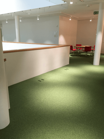 Grossraumbüro mit Teppich