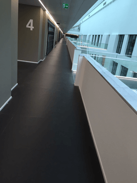 Korridor mit Linoleum